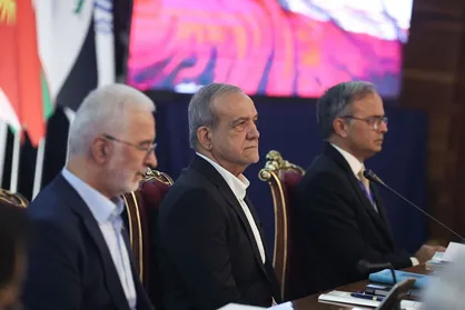 پزشکیان: همکاری منطقه&zwnj;ای نه یک انتخاب بلکه یک ضرورت است / بزرگترین اشغال قرن در نزدیکی منطقه ما جریان دارد+فیلم