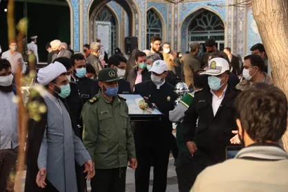غباروبی و عطرافشانی مزار شهدای گمنام