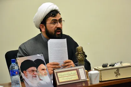تجمع اعتراضی مقابل سفارت فرانسه/ حجت&zwnj;الاسلام سرلک: مکرون روانی نیست، ترسو است