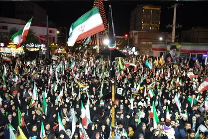 سی&zwnj;وپنجمین شب حضور حماسی مردم مشهد در خیابان&zwnj;ها: حفظ سنگر خیابان تا دفع شر دشمن + فیلم (۱۵ فروردین ۱۴۰۵)