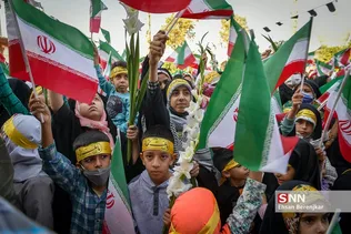 امروز در حرم مطهر شاهچراغ (ع)شوری برپا بود از جنس دانش آموزی، از جنس ذهن های جوان دهه هشتادی !