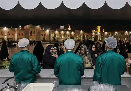 پذیرایی شبانه&zwnj;روزی از زائران در چایخانه&zwnj;های حرم رضوی