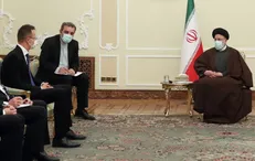 آیت الله رئیسی: امیدواریم برخی کشور‌های غربی فقط ادعای مسیحیت نکنند بلکه به آموزه‌های حضرت مسیح (ع) نیز عمل کنند/ حمایت از مهاجرین افغان چه بخواهند در ایران بمانند یا از ایران عبور کنند