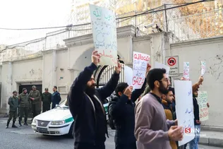 تجمع دانشجویی در مقابل سفارت مصر