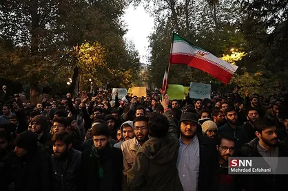دانشگاهیان دانشگاه لرستان به منظور محکومیت اغتشاشات اخیر راهپیمایی می&zwnj;کنند