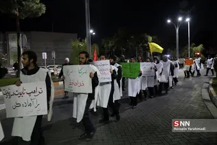 تحصن اعلام خون خواهی دانشجویان در فرودگاه مهرآباد