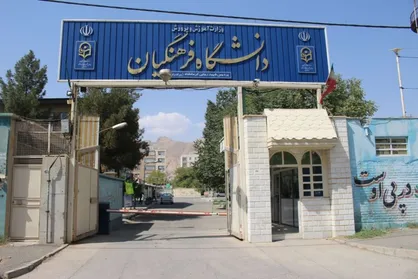 از نبود دفتر نهاد رهبری تا عدم برگزاری همایش&zwnj;های تخصصی/ تصویر رهبر انقلاب را نصب می&zwnj;کنند، اما عکس آن&zwnj; عمل می&zwnj;کنند