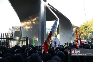 حرکت دسته عزاداری دانشگاه تهران به سمت بیت رهبری