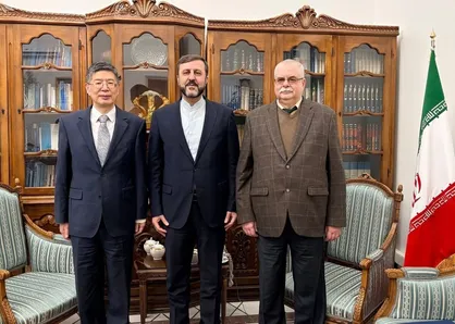 دیدار غریب آبادی با سفرای روسیه و چین