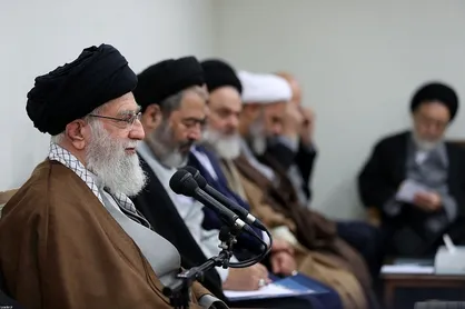 رهبر انقلاب: ایستادگی ملت ایران آمریکای قلدر را عصبانی کرده و این برای دنیا جذاب است / امت اسلامی به معنای واقعی هنوز شکل نگرفته است