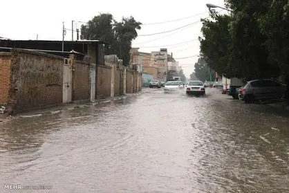 بارش شدید باران در دهدشت /آب&zwnj;گرفتگی خیابان&zwnj;ها و اختلال در تردد+فیلم