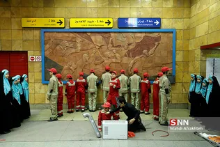 آگاه سازی شهروندان درباره چهارشنبه سوری در متروی دروازه شمیران