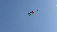 برافراشته شدن پرچم فلسطین بر فراز راهپیمایی پرچم صهیونیست‌ها