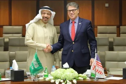 گفتگوی وزیران انرژی عربستان و آمریکا پیرامون وضعیت بازار نفت
