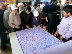 دانشجویان دانشگاه فنی و حرفه‌ای سمنان طومار مخالفت با FATF را تنظیم کردند/ امضای طومار با حضور نمازگزاران