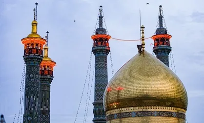 پرچم عزا بر فراز گنبد حرم مطهر حضرت معصومه (س) افراشته شد