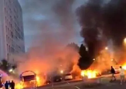 آتش زدن ۸۰ خودرو در سوئد ۳ هفته پیش از برگزاری انتخابات +تصاویر