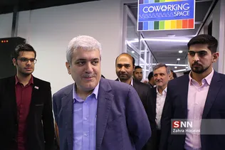 سورنا ستاری و علی خاکی صدیق در آیین افتتاح مرکز نوآوری نصیر