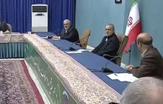 شبکه خبر مهم نیست ما کار خودمان را می کنیم. شبکه خبر به جای آنکه حرفای بی ربط را بزند این حرفا را پخش کند تا مردم هم در جریان قرار بگیرند