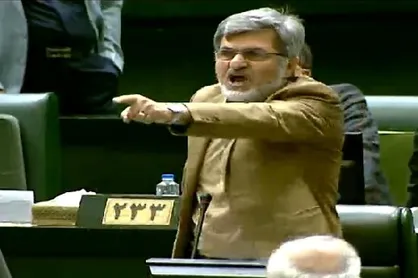 آقای رئیس کل بانک مرکزی! برای ما هم ۱۰ هزار دلار می&zwnj;رسد؟! / سوال ۲.۵ میلیارد تومانی کوچک زاده و بقیه ماجرا + فیلم