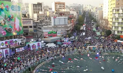 در مهمونی ۱۰ کیلومتری خیابان ولیعصر چه گذشت؟ / عشق میلیونی به ولایت و امامت را باور کنید