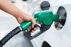 روزنامه جهان صنعت: عزم دولت برای سهمیه بندی بنزین
