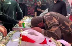 گریه‌های جانسوز سردار سرتیپ سید محمد باقرزاده فرمانده کمیته جستجوی مفقودین نیرو‌های مسلح بر پیکر شهید سپهبد غلامعلی رشید