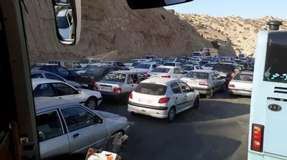 ترافیک سنگین در محور حمیل-ایلام / تردد پرحجم در جاده&zwnj;های منتهی به مرز&zwnj;ها
