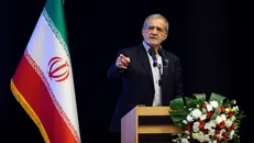پزشکیان: روی گنج خوابیده ایم اما مقصر هستیم که نتوانستیم از امکانات خود درست استفاده کنیم / روی طلا خوابیدیم اما مردم گرسنه هستند + فیلم