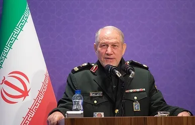 در سال ۷۶، ما ۲۰۰۰ موشک داشتیم، حضرت آقا در آن زمان فرمودند ۲۰۰۰ موشک کم است و باید به چند ده هزار موشک برای چندین ماه جنگ برسد