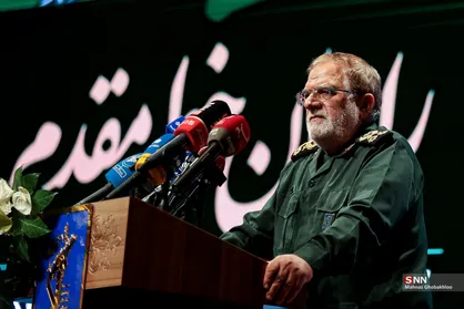 سرلشکر ایزدی: قادریم با موشک&zwnj;های بالستیک، شناور&zwnj;های عظیم دشمنان را بزنیم + فیلم