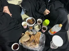 مردم رشت سفره افطار را به خیابان آوردند/ همبستگی در برابر توطئه‌افکنی+فیلم و تصاویر