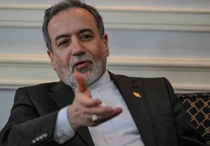 گفتگوی تلفنی عراقچی با وزرای امور خارجه یونان، اسلوونی و سیرالئون