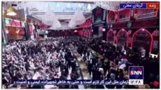 اقامه نماز ظهر توسط زائران حسینی در حرم مطهر سیدالشهدا(علیه السلام)