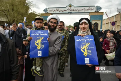 راهپیمایی نمازگزاران شیراز در حمایت از سپاه پاسداران انقلاب اسلامی