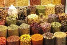 فروش داروی گیاهی در عطاری‌ها تخلف است