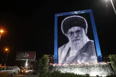 رونمایی از بزرگترین نماد شهری رهبر شهید در قم