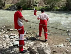 نجات دو مرد گرفتار در رودخانه کرج با عملیات فنی نجاتگران هلال‌احمر
