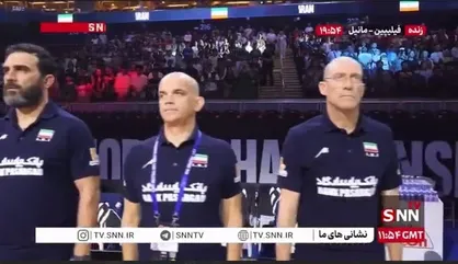 حال و هوای مانیل محل برگزاری بازی والیبال ایران و صربستان در زمان پخش سرود جمهوری اسلامی ایران
