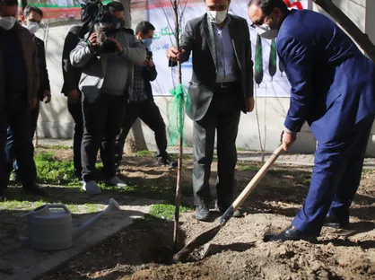 برگزاری برنامه روز درختکاری در دانشکده دانشگاه تهران