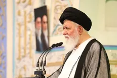 آیت‌الله علم‌الهدی: آمریکا با فشار روانی به دنبال مستأصل کردن مردم و پایان مقاومت است/ نیروی انتظامی در خط مقدم مجاهدت و خدمتگزاری به مردم قرار دارد