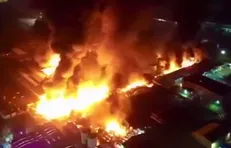 آتش‌سوزی گسترده در کارخانه پلاستیک شیلی