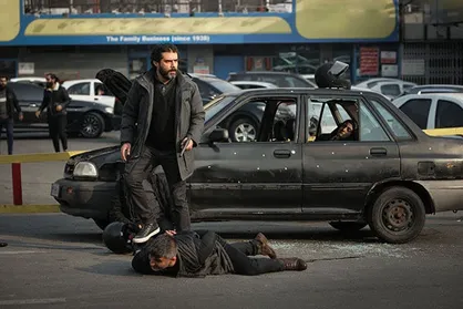 درباره گاندو ۲ سیاسی&zwnj;ترین سریال سال&zwnj;های اخیر تلویزیون / عقب&zwnj;گرد در فرم، رادیکال در محتوا