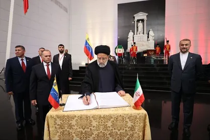 سفر به قاره انقلاب و بولیوار/ از یادمان سردار سلیمانی در کشور چاوز تا قرارداد اقتصادی در سرزمین کاسترو