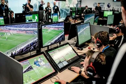 فغانی و بنیادی&zwnj;فر به عنوان داوران VAR انتخاب شدند