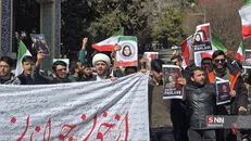 در تجمعات امروز دانشگاه‌ها چه گذشت؟/ از عزاداری و سوگواری تا پرتاب سنگ و درگیری فیزیکی+ عکس و فیلم