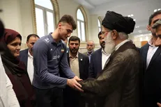 روایت خواندنی از دیدار ستاره‌های والیبال با رهبرانقلاب / بهترین بازیکن مسابقات جهانی: مهربانی رهبری غافلگیرمان کرد / شریفی: با دیدن آقا دوباره قهرمان جهان شدیم / جلوه: رهبری گفتند خدا شما را برایم حفظ کند