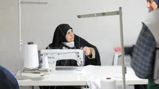 بانوی جانبازی که از لندرور سپاه به وانت ضد کرونا رسید + تصاویر