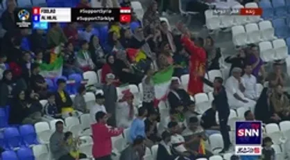 تشویق تیم فولاد توسط ایرانیان حاضر در ورزشگاه الجنوب و اعلام همبستگی با زلزله&zwnj;زدگان سوریه و ترکیه از سوی AFC در جریان دیدار فولاد ایران و الهلال عربستان در لیگ قهرمانان