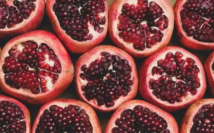 انباشت میوه برای شب یلدا